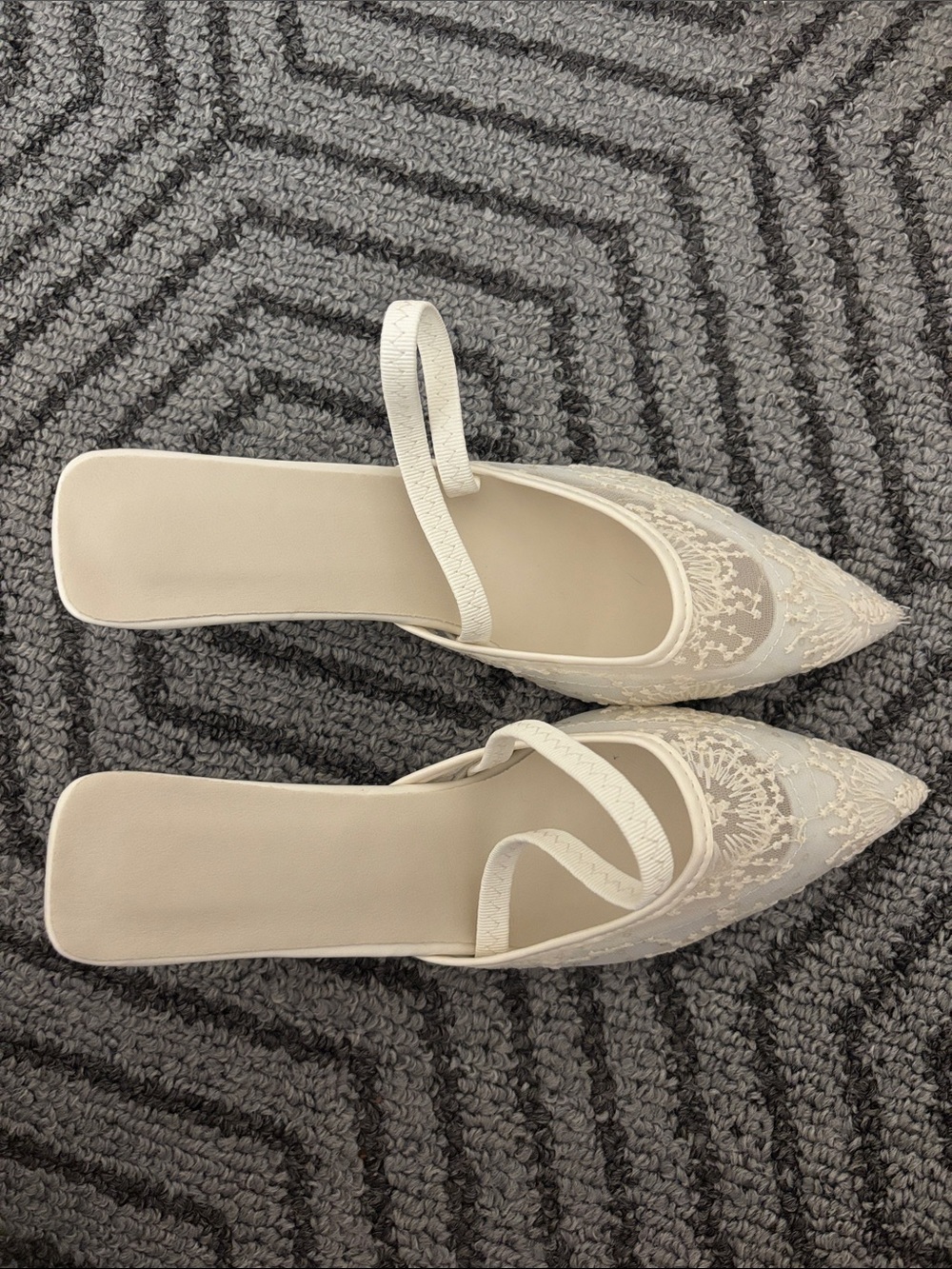 Pointed Toe Lace Mule in Ivory